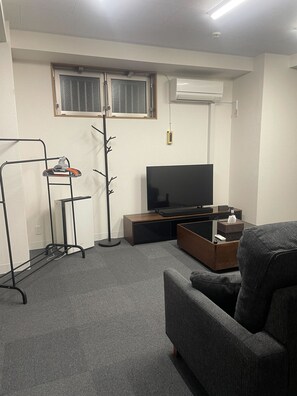 Living area - Walking distance to sightseeing spots, Ueno and Asakusa. We offer a relaxing space in a residential area with a downtown atmosphere. (台東区)