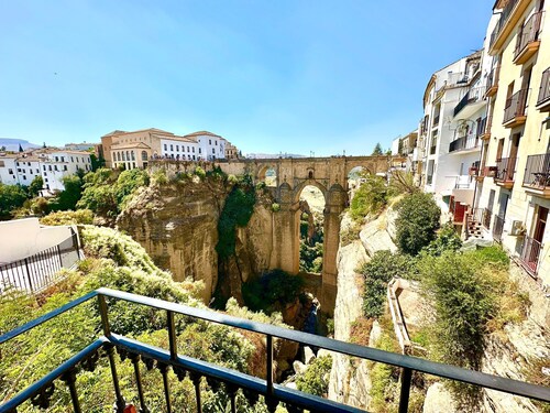 Live Ronda Like Never Before-4-Suite Home with Iconic Views of El Tajo Bridge