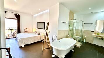 4 bedrooms, iron/ironing board, travel crib, free WiFi