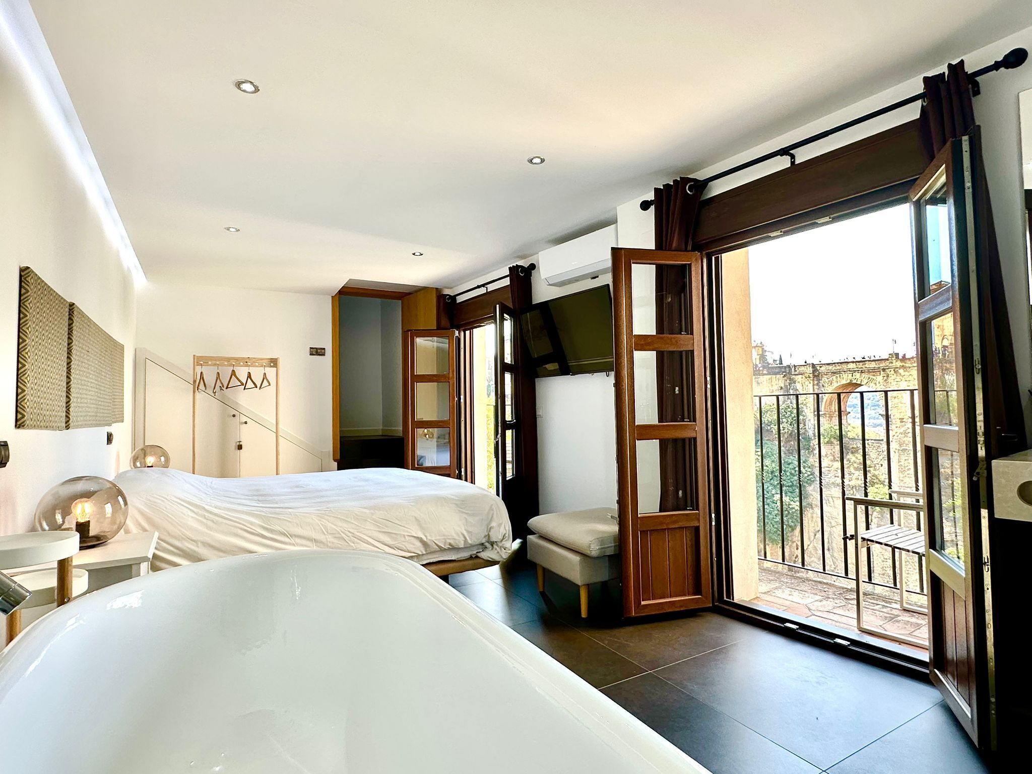 4 bedrooms, iron/ironing board, travel crib, free WiFi