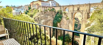 Live Ronda Like Never Before-4-Suite Home with Iconic Views of El Tajo Bridge