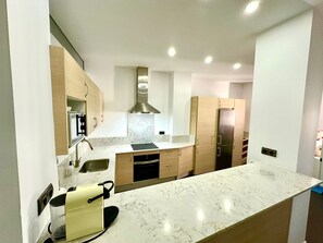 Mikroaaltouuni, uuni, liesi, astianpesukone