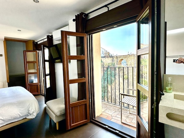 4 bedrooms, iron/ironing board, travel cot, free WiFi