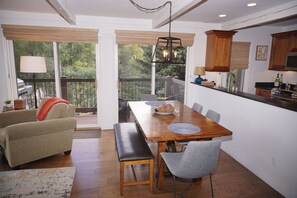 Dining - Charming Condo on Shuttle Route (Snowmass Village)