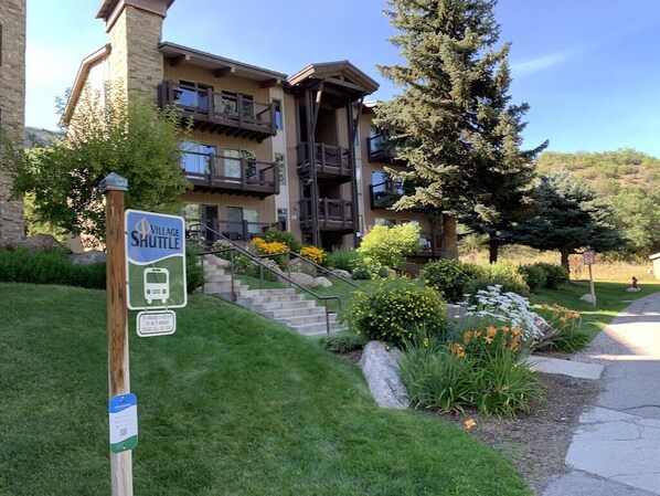 Exterior - Charming Condo on Shuttle Route (Snowmass Village)