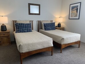 2 bedrooms, iron/ironing board, free WiFi, bed sheets - Charming Condo on Shuttle Route (Snowmass Village)