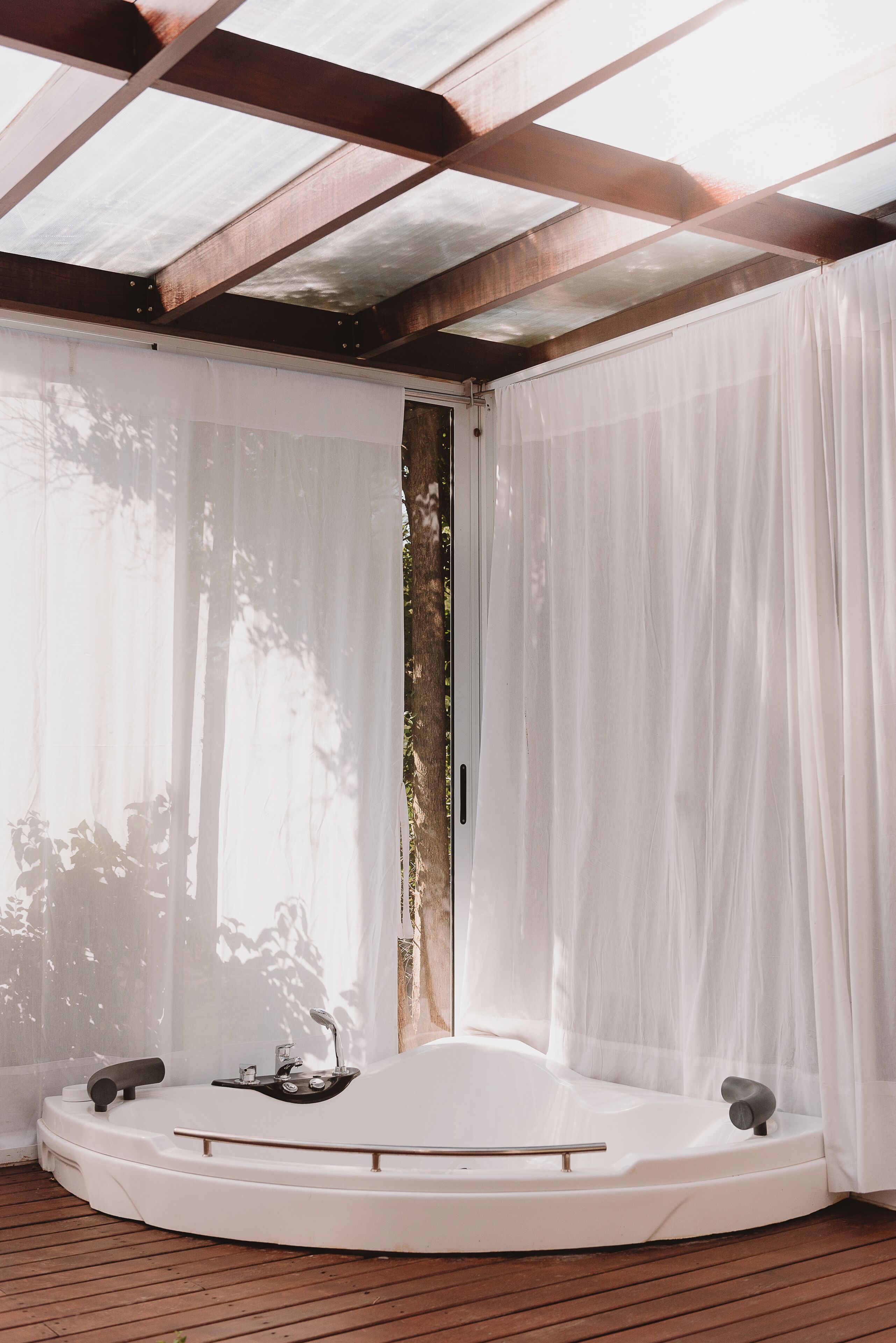 Deluxe Room, Garden View | Private spa tub