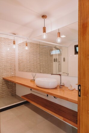 Premium bedding, memory-foam beds, minibar, individually decorated - Puerto Dijama Hotel Boutique (Carmelo)