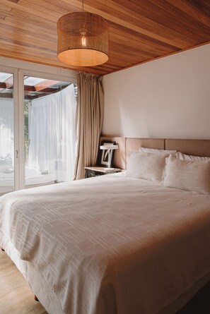 ห้องดีลักซ์, วิวสวน | เครื่องนอนระดับพรีเมียม, เตียงเมมโมรีโฟม, มินิบาร์