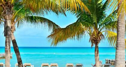 1000sqft Luxury Villa | 1-Min Walk to Ocean View | Soak Pool | Golf Cart Assistance + Breakfast