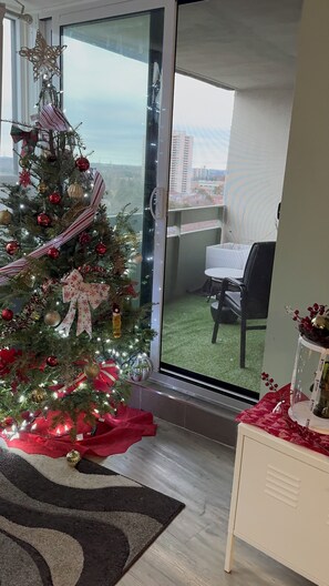 Interior - Sophisticated short term getaway. Clean modern feel, sleek décor, and cozy feel (Toronto)