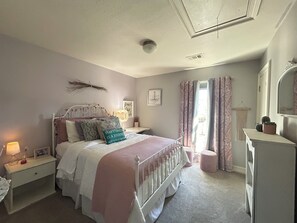 4 bedrooms, desk, iron/ironing board, travel cot - The Yellow House Macon - Renovated Historic Home in the Heart of Macon Georgia  (Macon)