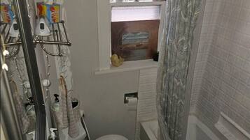 Towels, soap, shampoo, toilet paper