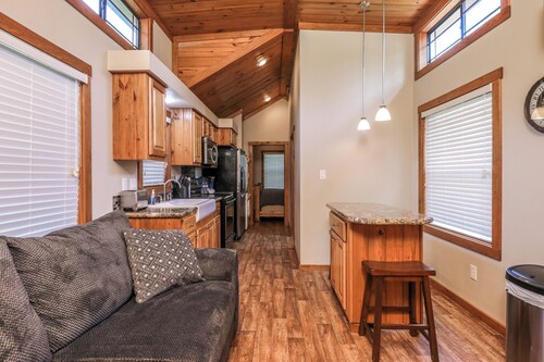 Barnwell Mountain Cabins #1: Cabin/tiny home w/loft in Gilmer across from BMRA