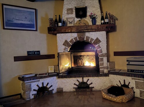 Charming 3-Bedroom House Near the Crement and Champagne Vineyards.