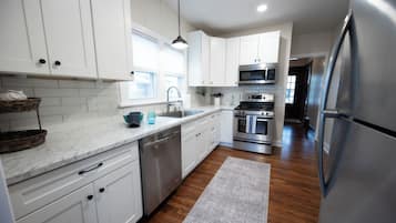 KylskÄp, mikrovÄgsugn, ugn och spishÀll