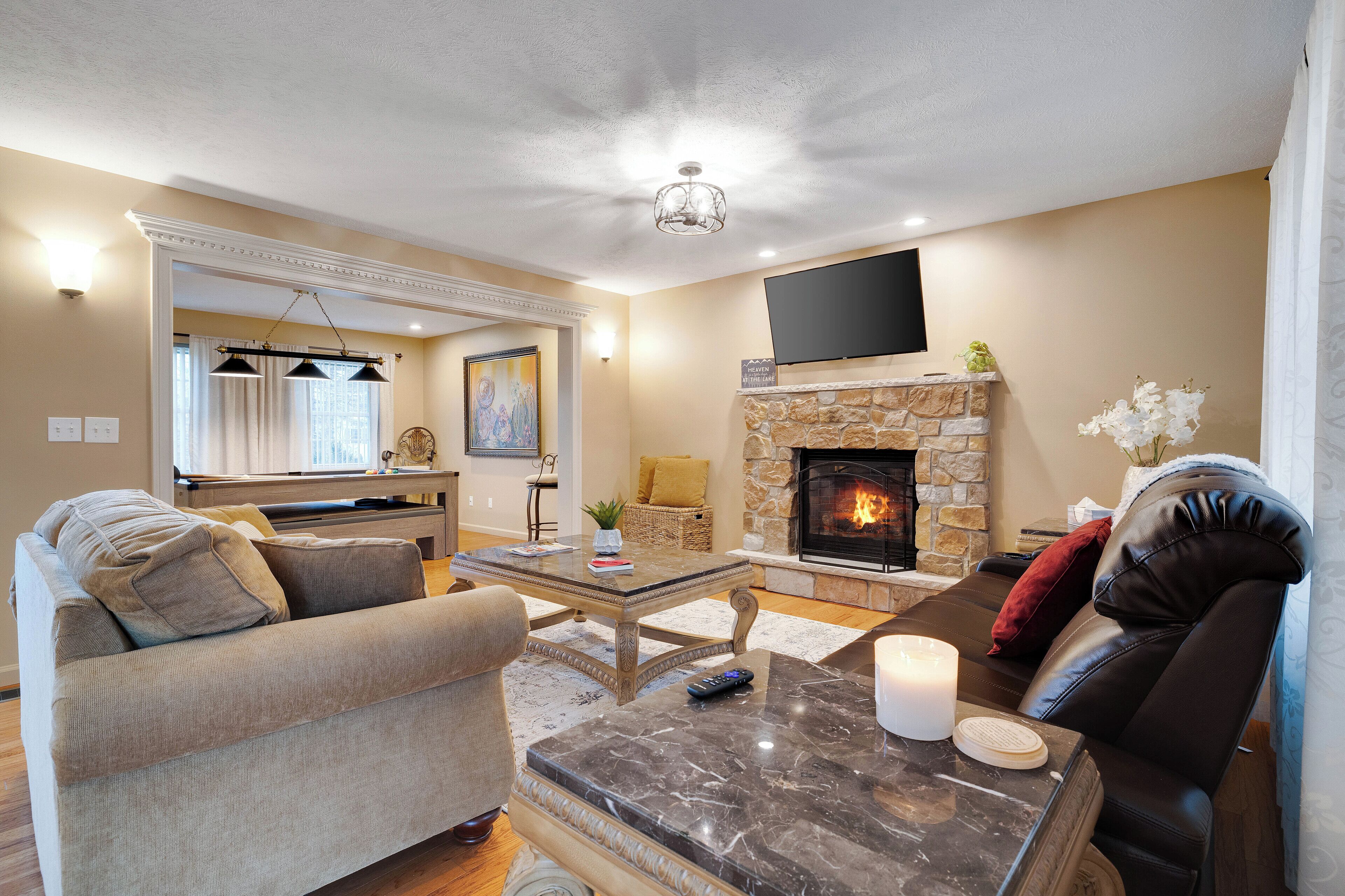 Smart TV, fireplace, ping pong