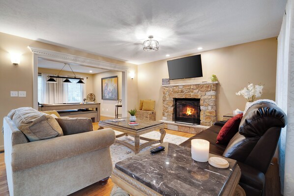 Smart TV, fireplace, table tennis - Beautiful Family Getaway in Blue Mountain Lake (East Stroudsburg)