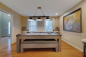 Game room - Beautiful Family Getaway in Blue Mountain Lake (East Stroudsburg)