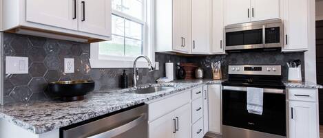 Microonde, forno, piano cottura, lavastoviglie