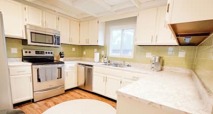 Spacious 4-bedroom Off-Campus House