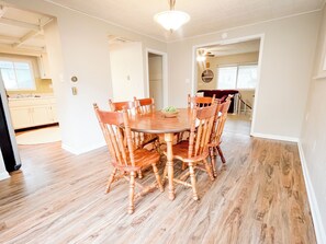 Dining - Spacious 4-bedroom Off-Campus House  (Dayton)