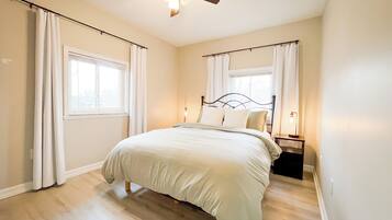 4 slaapkamers, een strijkplank/strijkijzer, wifi, beddengoed