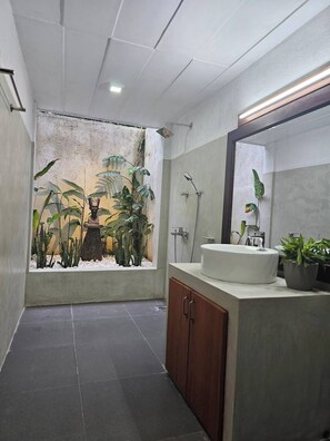 Shower, hair dryer, bidet, towels - Seagulls Garden -450 m to beach & Free* Utility (Hikkaduwa)