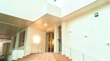 Pintu masuk hartanah