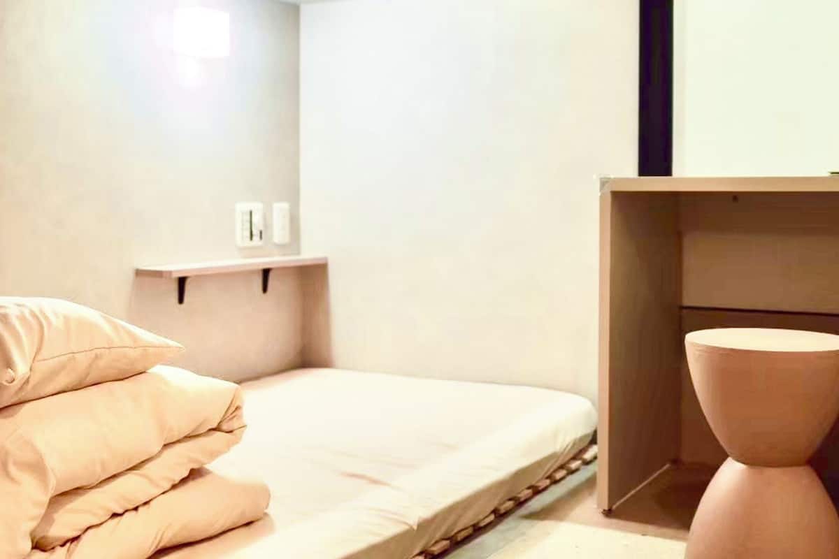 Cabana básico, somente para mulheres, para não fumantes | 1 quarto, edredons de pluma, Wi-Fi de cortesia, roupa de cama
