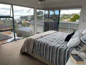 5 quartos, ferros/tábuas de passar roupa, Wi-Fi, roupa de cama