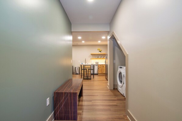 Interior - The Elizabethtown Hideaway (Elizabethtown)