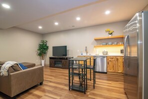 Smart TV y chimenea 