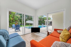 Smart-TV, peis, videospill og stereoanlegg