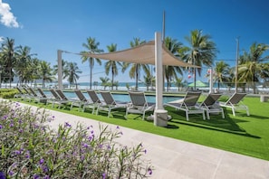 Pool - Stylish 1-BR Oceanfront Condo with Panoramic Views (Jaco)