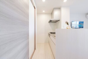 基本公寓, 非吸煙房 (301) | 私人廚房 | 大型冰箱、微波爐、電鍋、冷凍庫