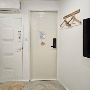 ห้องบิสซิเนส | เครื่องนอนระดับพรีเมียม, เตียงเมมโมรีโฟม, ห้องพักตกแต่งอย่างมีเอกลักษณ์