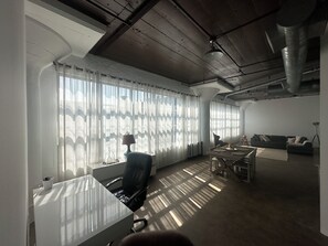 Interior - Chic 1-bedroom with high ceiling, open plan,in beautiful arts district (Los Angeles)
