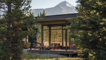 Cabin (Meadow) | Egyptian cotton sheets, premium bedding, pillow-top beds, minibar