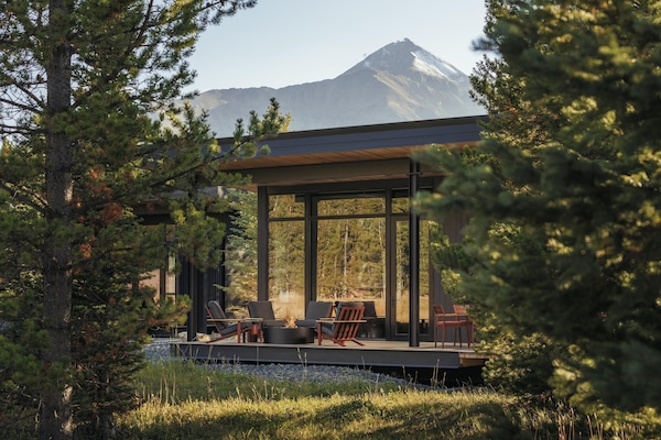 Cabin (Meadow) | Egyptian cotton sheets, premium bedding, pillowtop beds, minibar