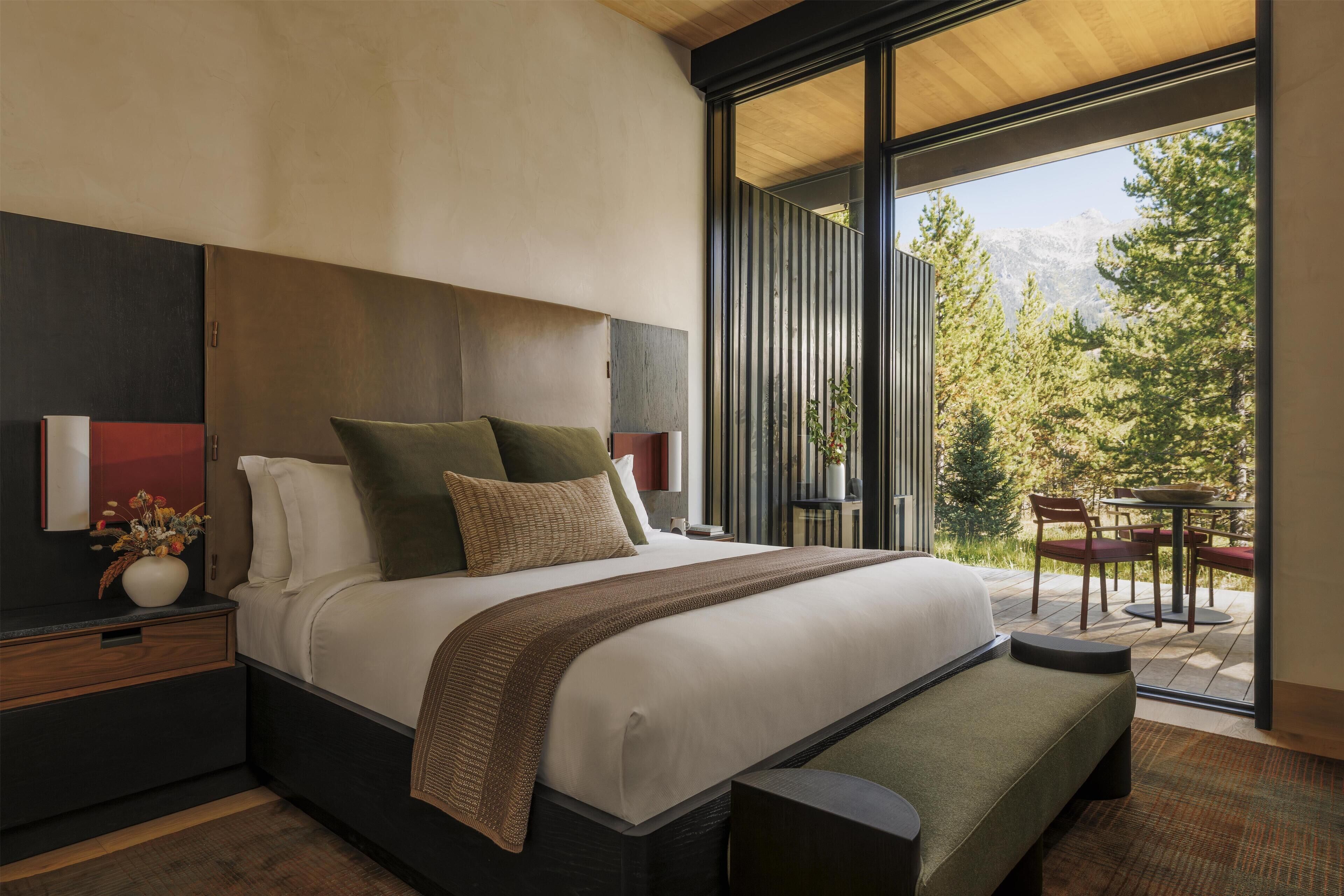 Cabin (Meadow) | Egyptian cotton sheets, premium bedding, pillowtop beds, minibar