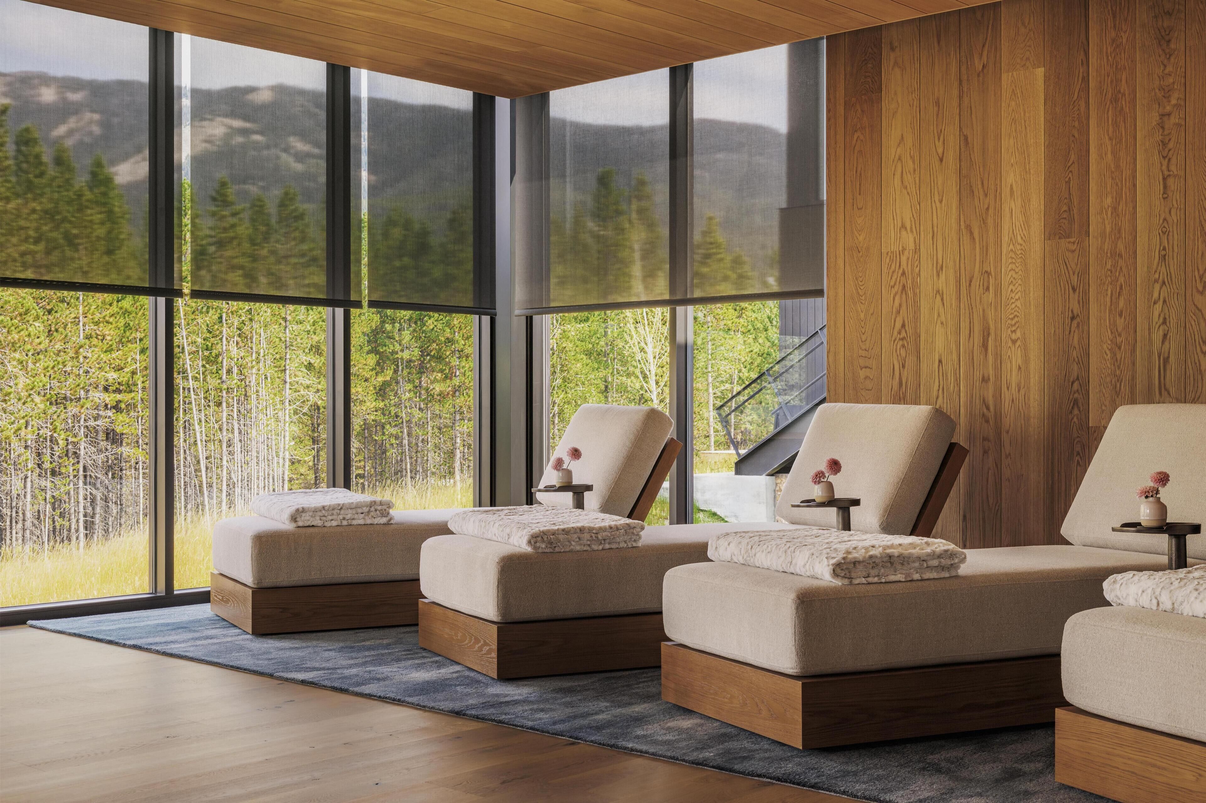 Kroppsbehandlinger, hydroterapi, aromaterapi og dypvevsmassasje