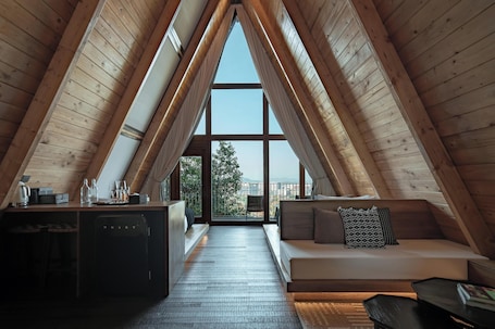 Comfort Tree House, Balcony, Hill View | Down comforters, pillowtop beds, free minibar, desk