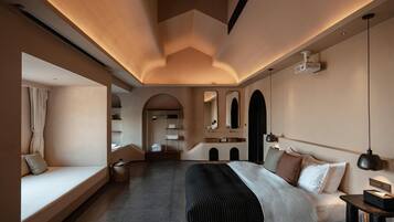 1 soveværelse, dundyner, senge med topmadrasser, gratis minibar