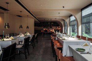 Breakfast, lunch, dinner served; Chinese cuisine  - Anji ke gamer wild luxury Resort villa (Huzhou)