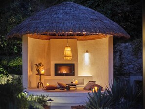 Luxury House, Non Smoking, Hill View | 1 bedroom, down comforters, pillowtop beds, free minibar