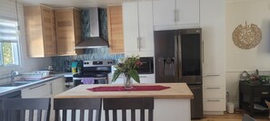 Kühlschrank, Ofen, Herdplatte, Geschirrspüler