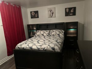 2 Schlafzimmer, Schreibtisch, Bügeleisen/Bügelbrett, kostenloses WLAN
