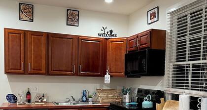 Charming cottage in enjoyable New Orleans with AC, WiFi