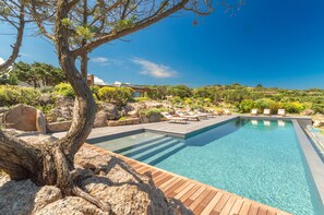 A heated pool - Villa Supernova Lux - Independent Villa (Aglientu)